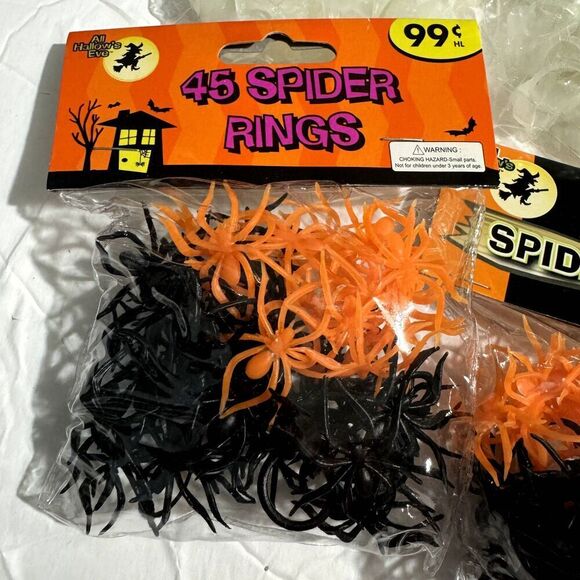 Plastic Spider Skull Rings 8 Packages Glow In The Dark 318 Rings Halloween Kids - Picture 5 of 5